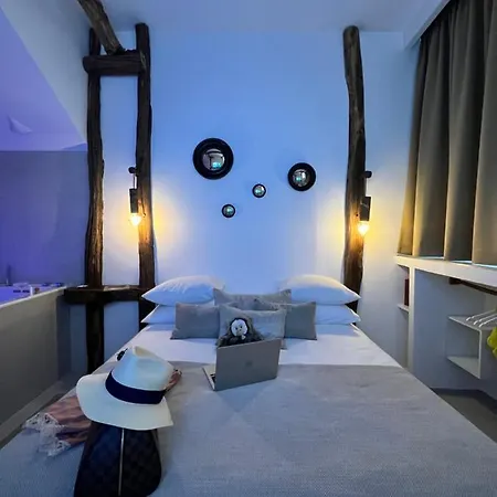 Love hotel Tamarin & Capucin Balneo *